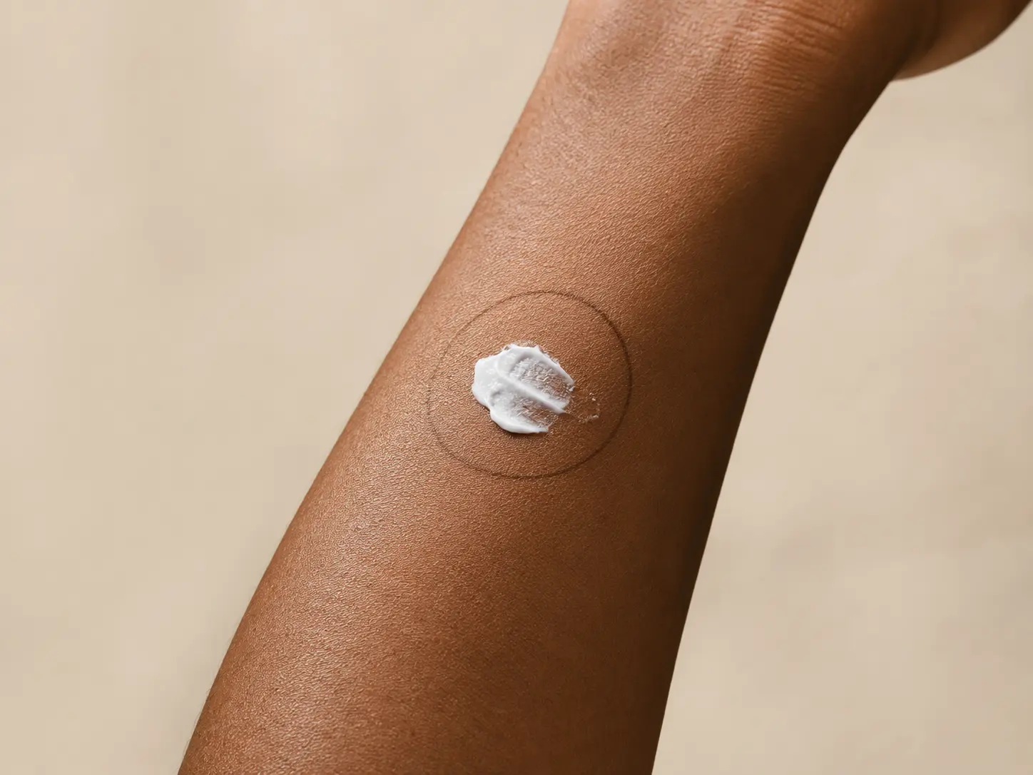 Test cutané sur l'avant-bras avant la première utilisation